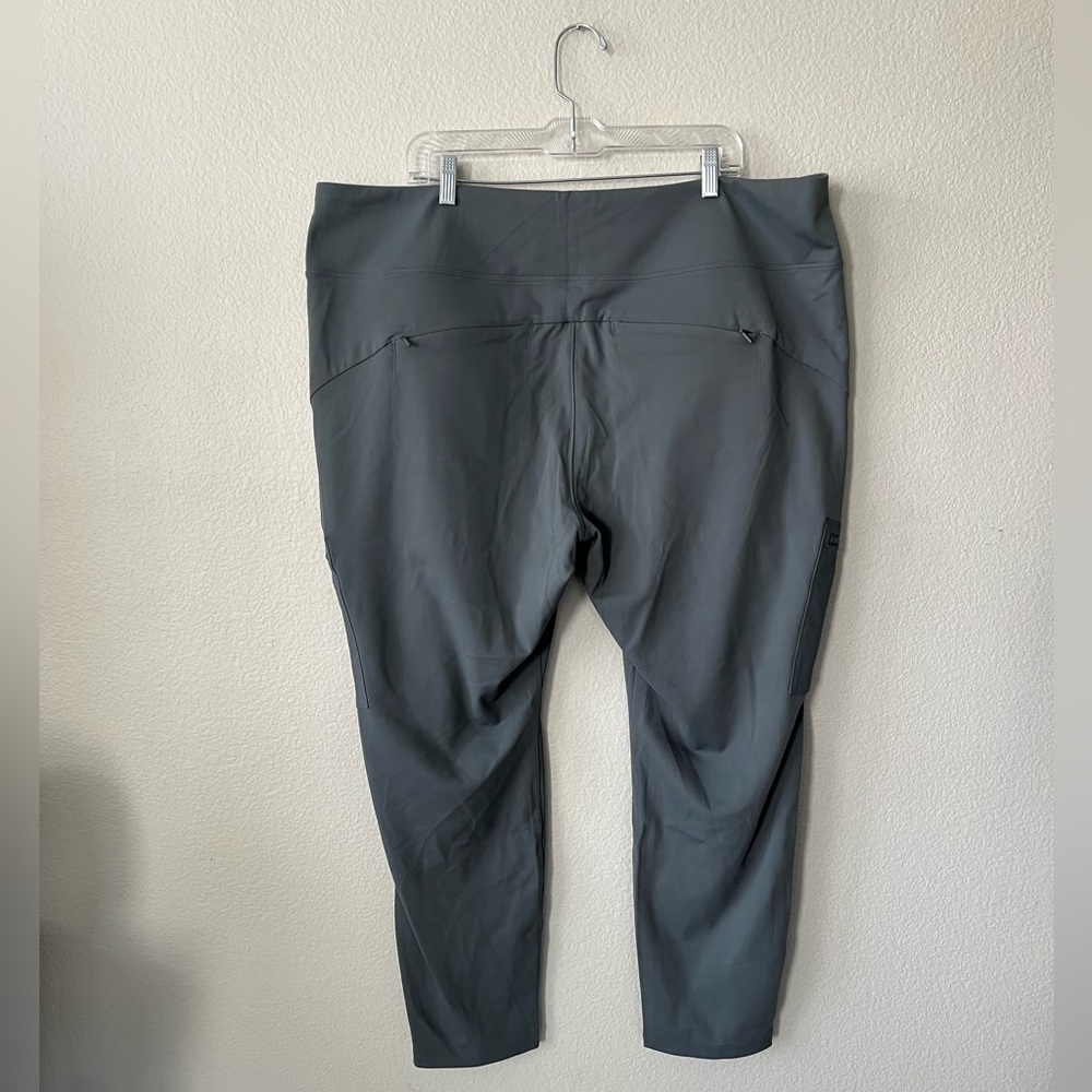 Athleta Headlands Hybrid Cargo II Tight Leggings in Grey Women's Plus Size 26 - Picture 5 of 15